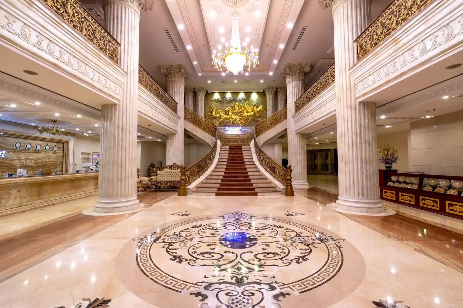 TorvellianprestigeCourt interior